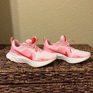 Nike react infinity flyknit Womans running shoes size 9